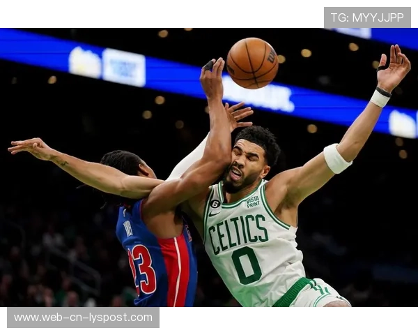 塔图姆急停跳投命中