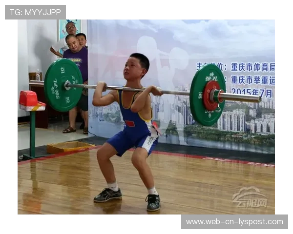 举重学院开展青少年力量训练的科学普及与示范课程，青少年举重训练视频